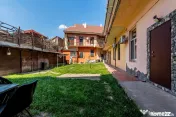 O locuință așezată între două repere ale centrului ...