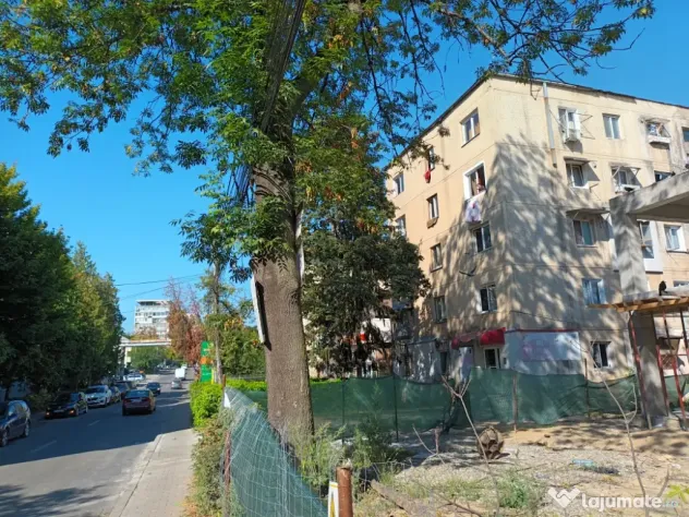 Garsoniera 12 mp, etaj 3, Str. Stadionului