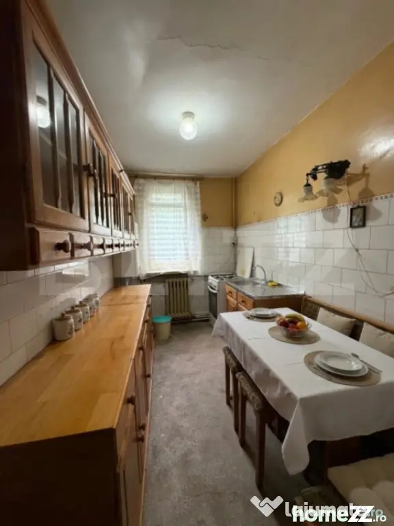 Apartament cu 3 camere, etajul 1, decomandat - Targu Jiu (Gorj)