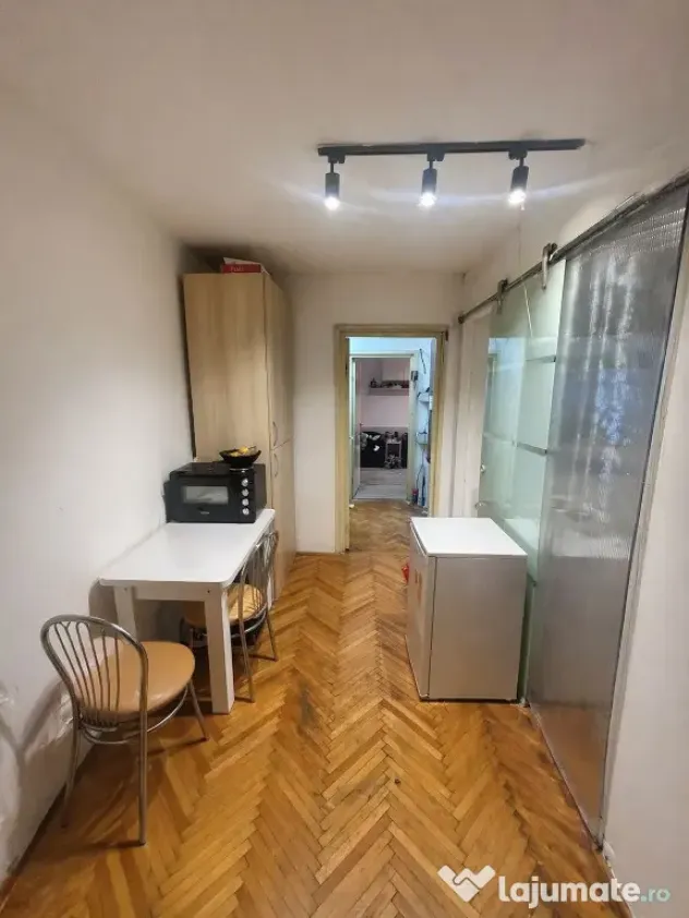 Apartament 2 camere, decomandat - zona Piata Astra