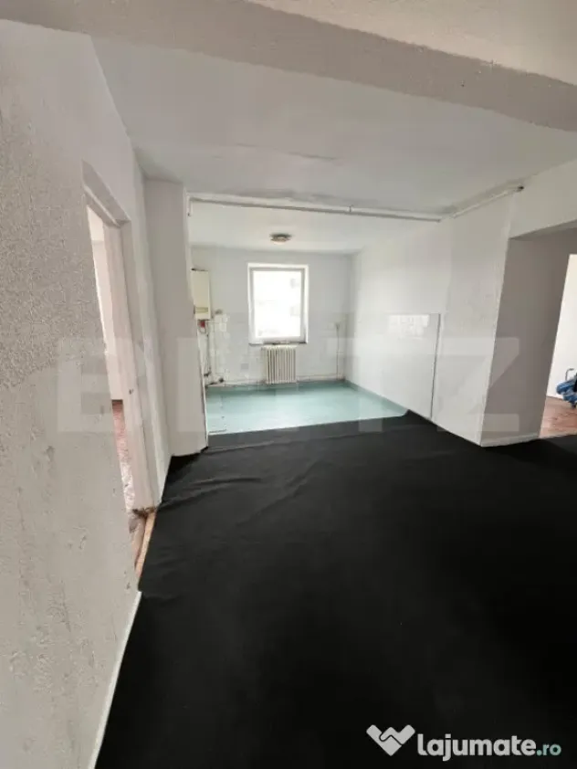 Apartament cu 4 camere, etaj 3, zona Sensul Vechi