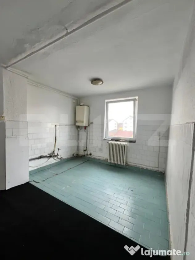 Apartament cu 4 camere, etaj 3, zona Sensul Vechi
