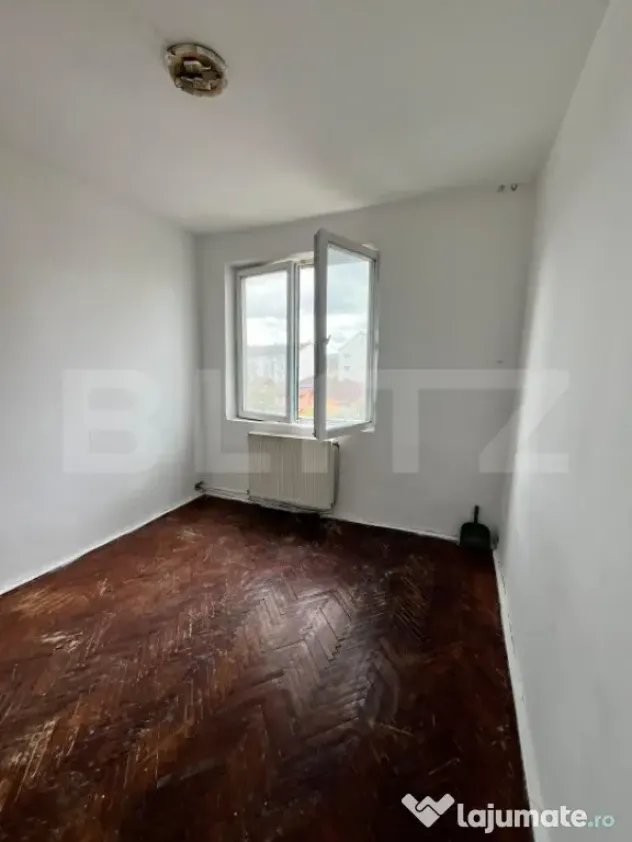 Apartament cu 4 camere, etaj 3, zona Sensul Vechi