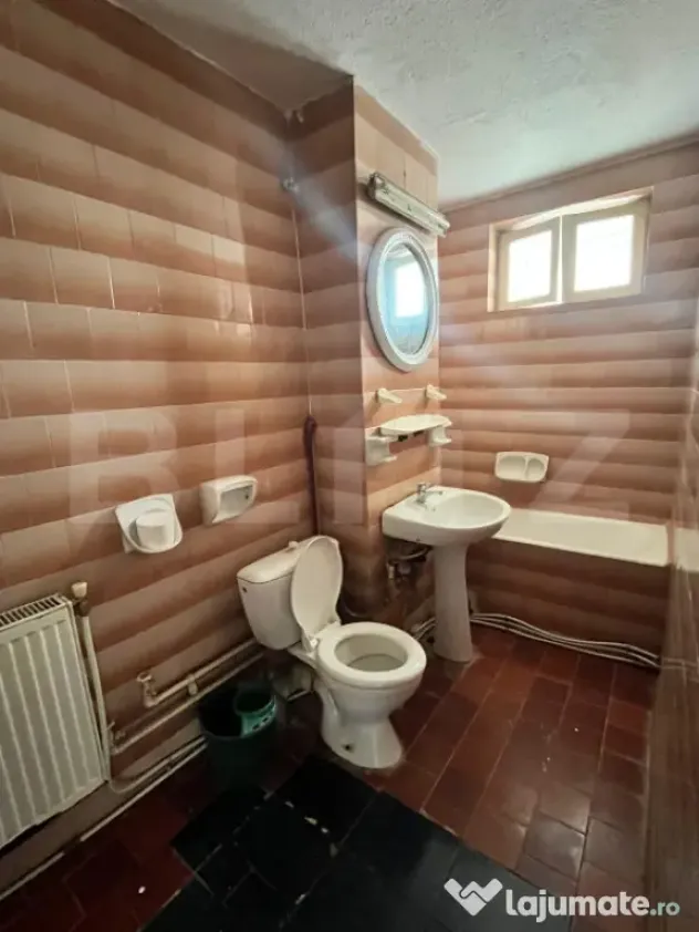 Apartament cu 4 camere, etaj 3, zona Sensul Vechi
