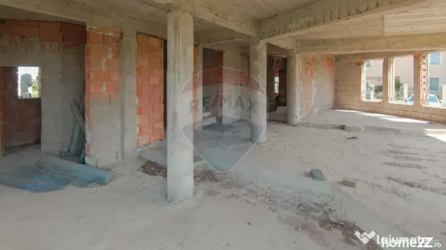 Vilă la roșu, tencuită, 5 camere, 240 mp util, Sânmar... - Sanmartin (Bihor)