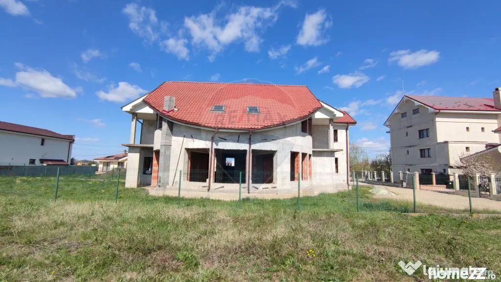 Vilă la roșu, tencuită, 5 camere, 240 mp util, Sânmar... - Sanmartin (Bihor)