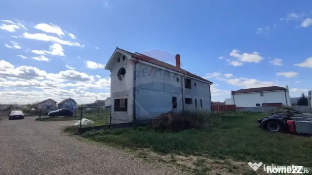 Vilă la roșu, tencuită, 5 camere, 240 mp util, Sânmar... - Sanmartin (Bihor)