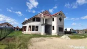 Vilă la roșu, tencuită, 5 camere, 240 mp util, Sânmar... 