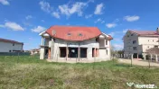 Vilă la roșu, tencuită, 5 camere, 240 mp util, Sânmar... 