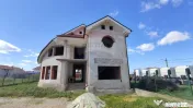 Vilă la roșu, tencuită, 5 camere, 240 mp util, Sânmar... 