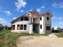 Vilă P+E, 378 mp, la roșu, Sânmartin, arhitectură uni...