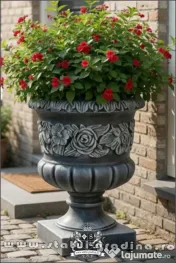 Vază ornament cu picior, gri patinat, model V7.