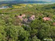 De vânzare casă și teren 1.425 mp - Podgoria 