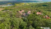 De vânzare casă și teren 1.425 mp - Podgoria 