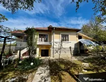 Casă de vacanță, 4200 mp teren, panoramă superbă, sat