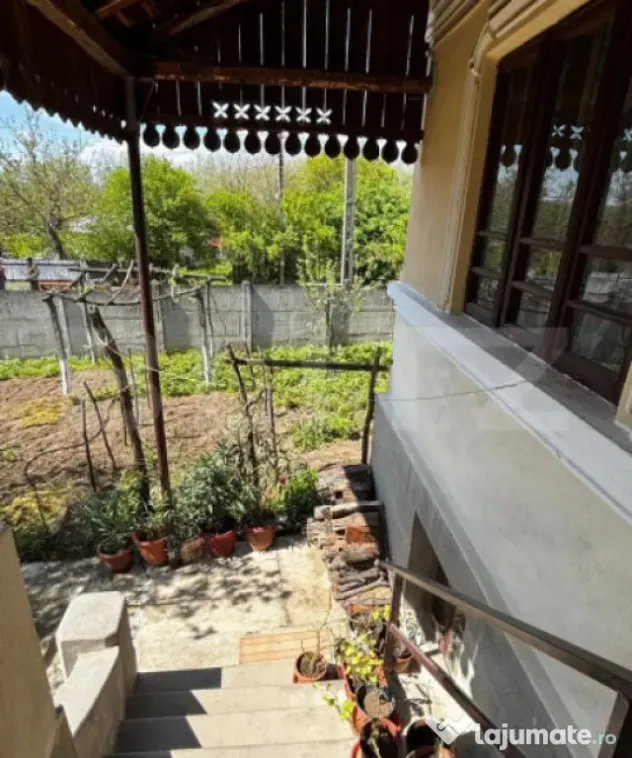 Casă de vacanță, 4200 mp teren, panoramă superbă, sat