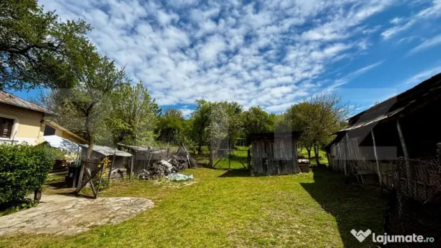 Casă de vacanță, 4200 mp teren, panoramă superbă, sat