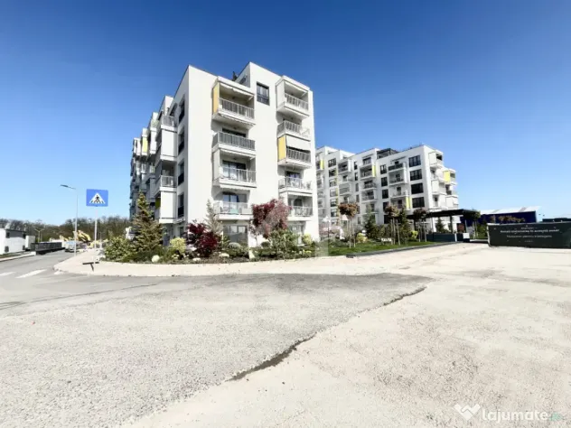 De vanzare apartament 2 camere parcare subterana piscina ext