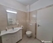 Apartament cu 3 camere, curte si loc de parcare Str. Lunga 
