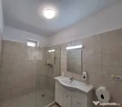 Apartament cu 3 camere, curte si loc de parcare Str. Lunga 