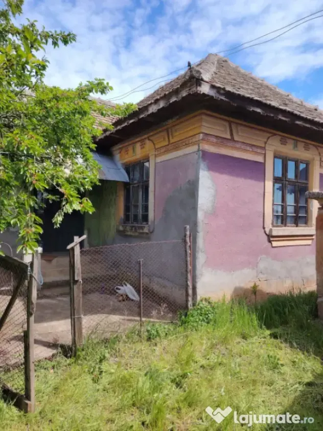 Casă de vânzare în comuna Caraula – 65 mp, teren genero