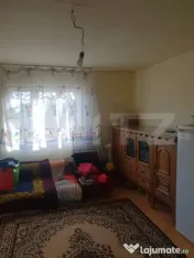 Casă cu 3 dormitoare și teren generos de 96 ari, aproape d 