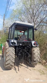 Vând Tractor Belarus 820 