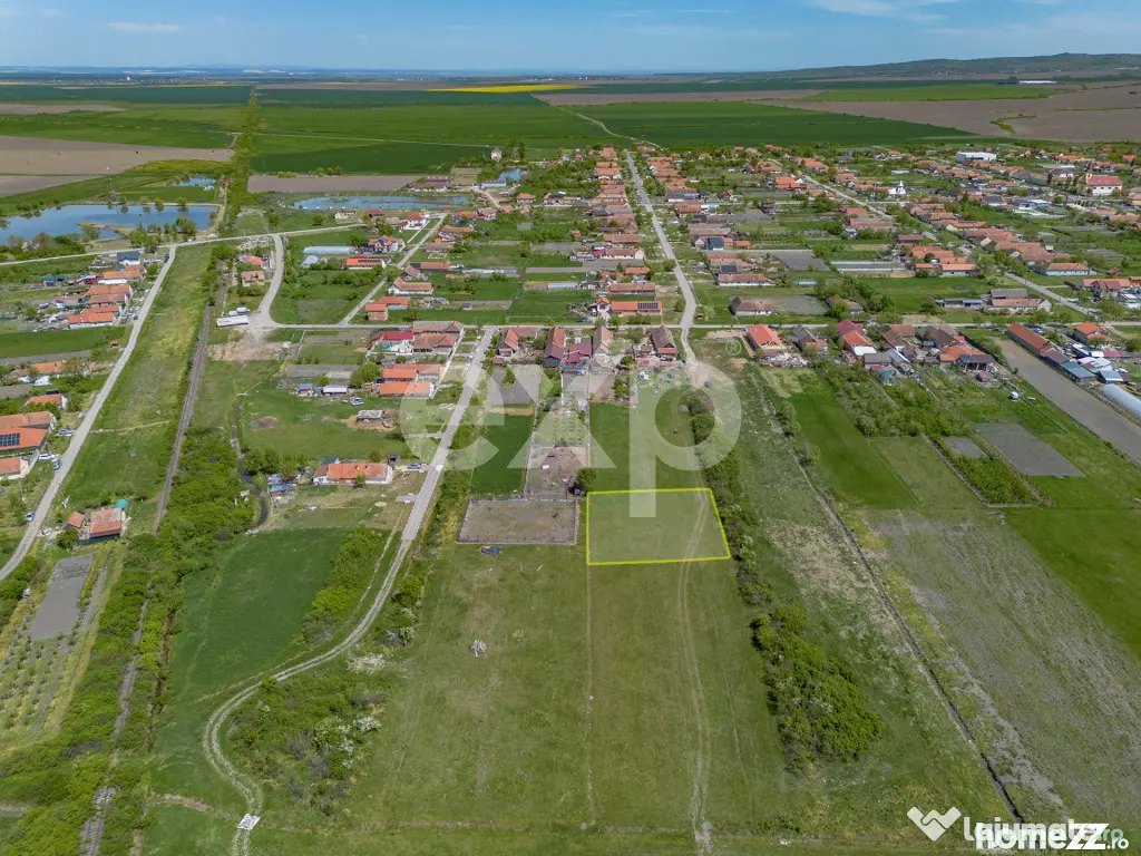 DE VÂNZARE: 1.448 MP DE „LINIȘTE PURĂ” LA NIȚCHIDORF