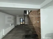 Casa de vanzare, cu 3 camere 