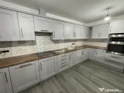 Casa de vanzare, cu 3 camere 