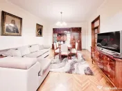 Casă cochetă în zona centrală cu potențial și funcțio 