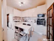 Casă cochetă în zona centrală cu potențial și funcțio 