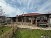 Casă parter cu terasă generoasă, teren 647 mp, Preajba-z 