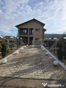 Casă P+1E, 4 dormitoare, teren 590 mp, zona Leamna de Jos