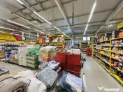 Centru comercial 1200 mp , 4000 mp parcare , ideal investiti
