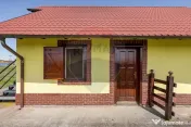 Apartament de închiriat la casă, cu 3 camere – zona N... 