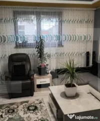 Casa,6 camere ,curte comuna in zona buna 