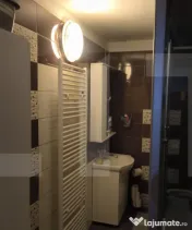 Casa,6 camere ,curte comuna in zona buna 