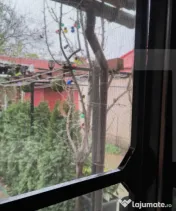 Casa,6 camere ,curte comuna in zona buna 