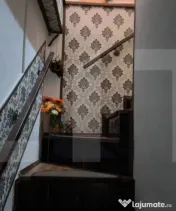 Casa,6 camere ,curte comuna in zona buna 