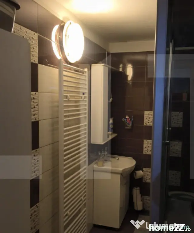 Casa,6 camere ,curte comuna in zona buna - Timisoara (Timis)