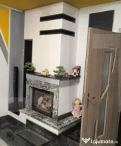 Casa,6 camere ,curte comuna in zona buna 