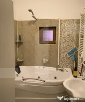 Casa,6 camere ,curte comuna in zona buna 