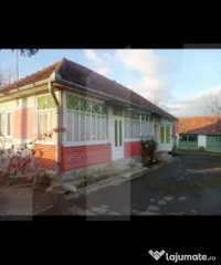 Casa de lemn cu 2 camere 