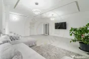 Casă pentru familie, 7 camere, teren mare și vedere la lac 