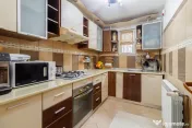 Casă pentru familie, 7 camere, teren mare și vedere la lac 