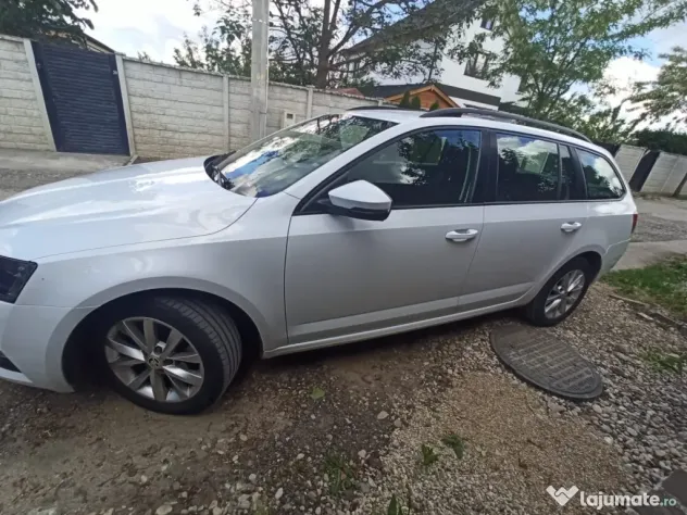 Skoda Octavia Combi Diesel 1.6 TDI DSG Style