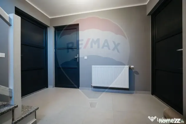 Casă / Vilă cu 4 camere de vânzare - Ipotesti (Suceava)