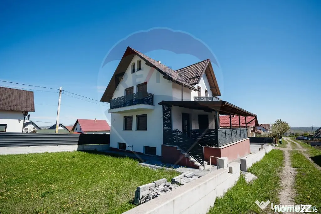 Casă / Vilă cu 4 camere de vânzare