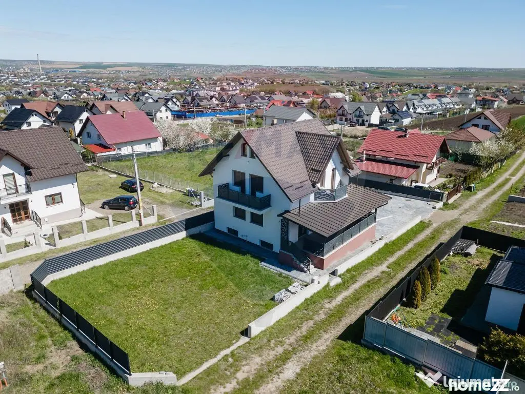 Casă / Vilă cu 4 camere de vânzare